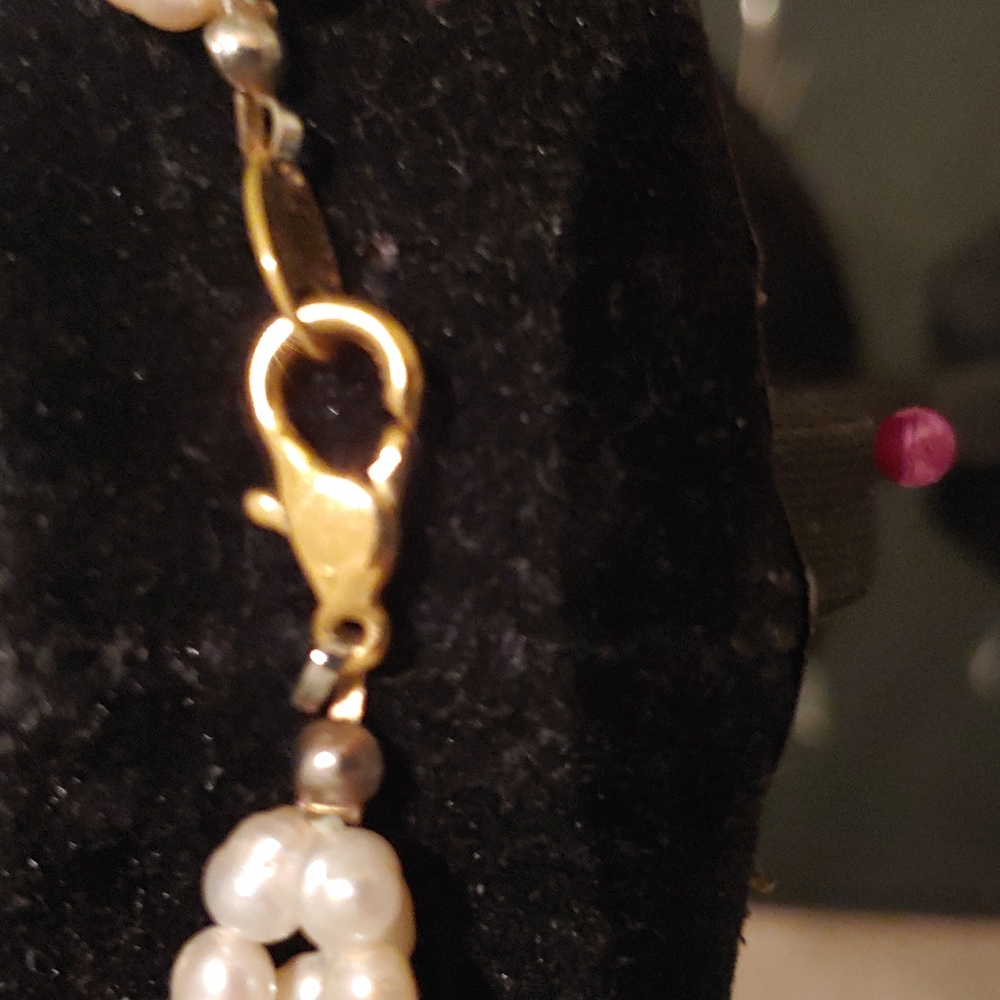 Neckless - Picture 2 of 2